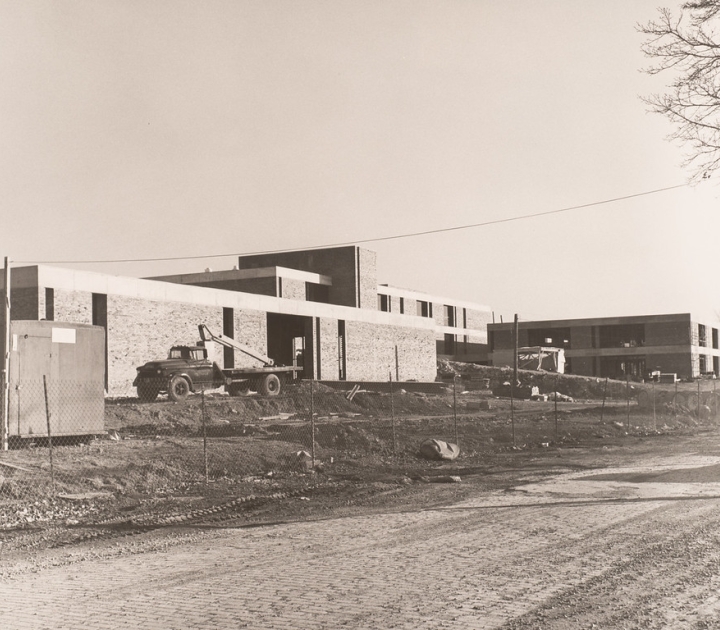 Black and white photo of exterior of Campus School under construction